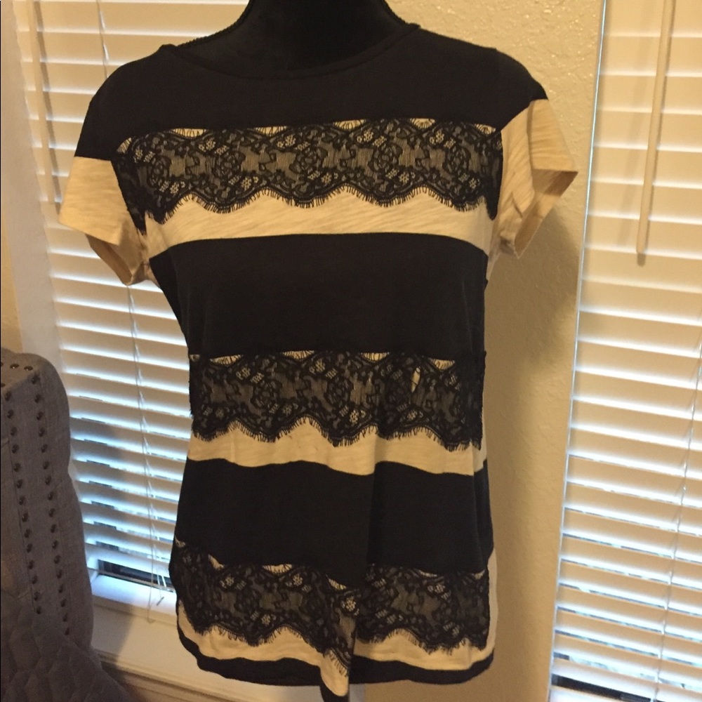 Short sleeve lace front t